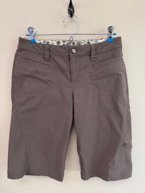 Athleta Women’s Dipper Bermuda Hiking Shorts Sz4